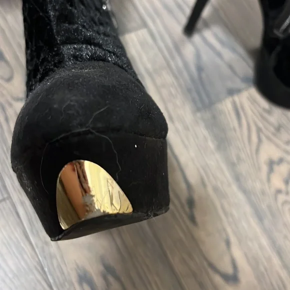 Boots - Picture 3 of 4